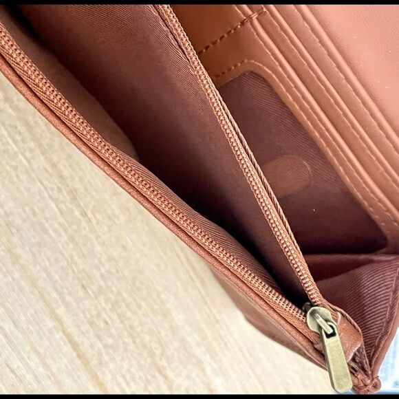 Universal Thread brown crossbody bag - Picture 8 of 14